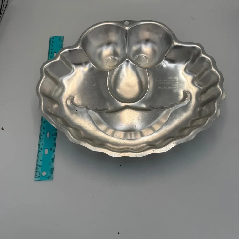 Wilton Elmo Sesame Street Aluminum Cake Pan 2105-3461 Vintage 2002 Mold